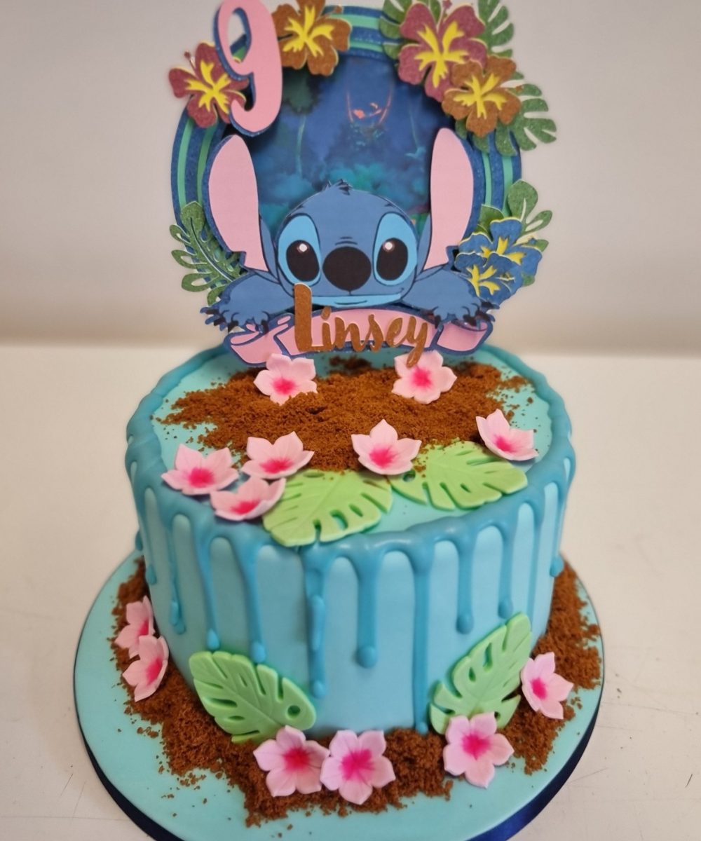 Stitch taart met zand en bloemen