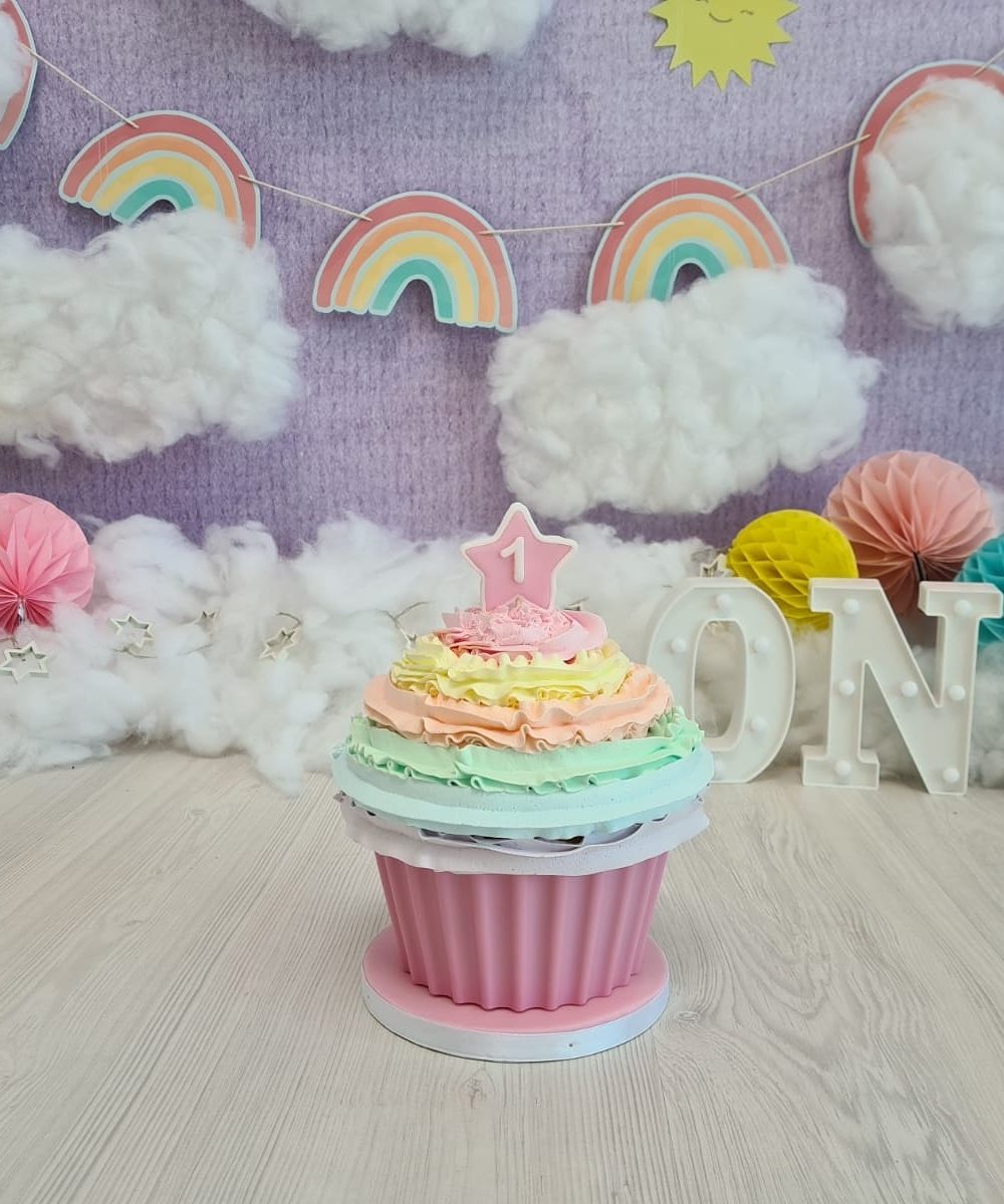 Regenboog grote cupcake